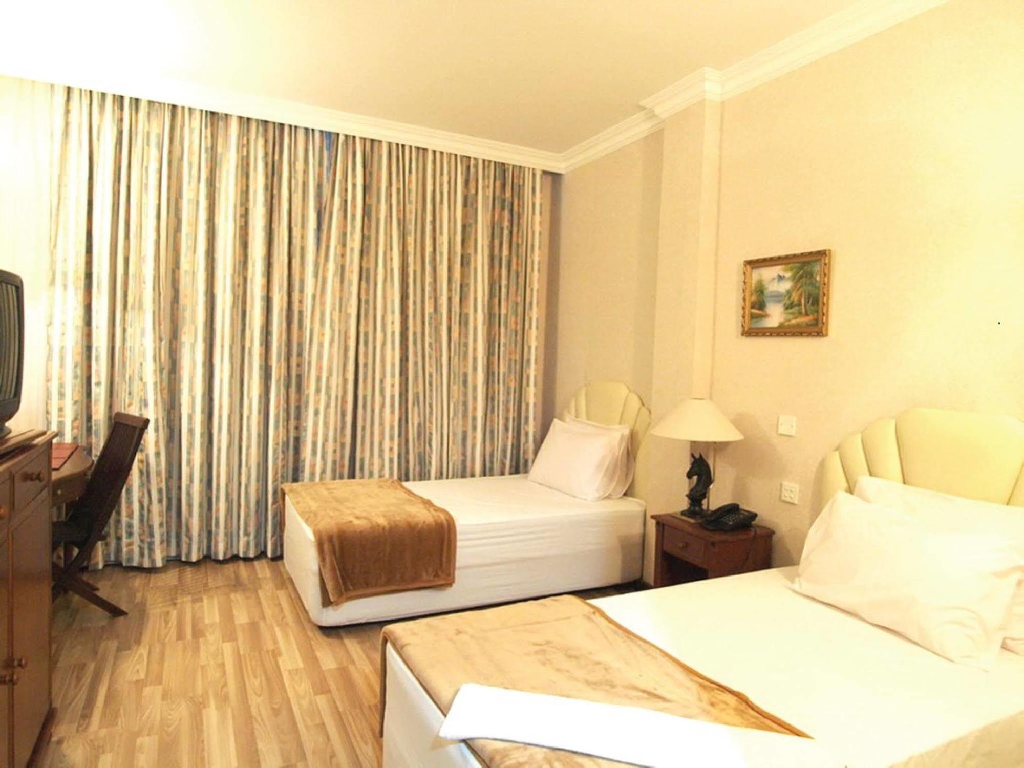 Jeruton Hotel Kampong Jerudong Exterior photo